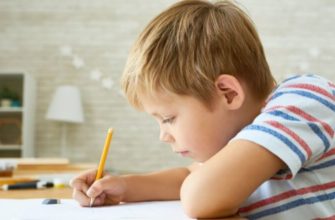 ребёнок учится писать